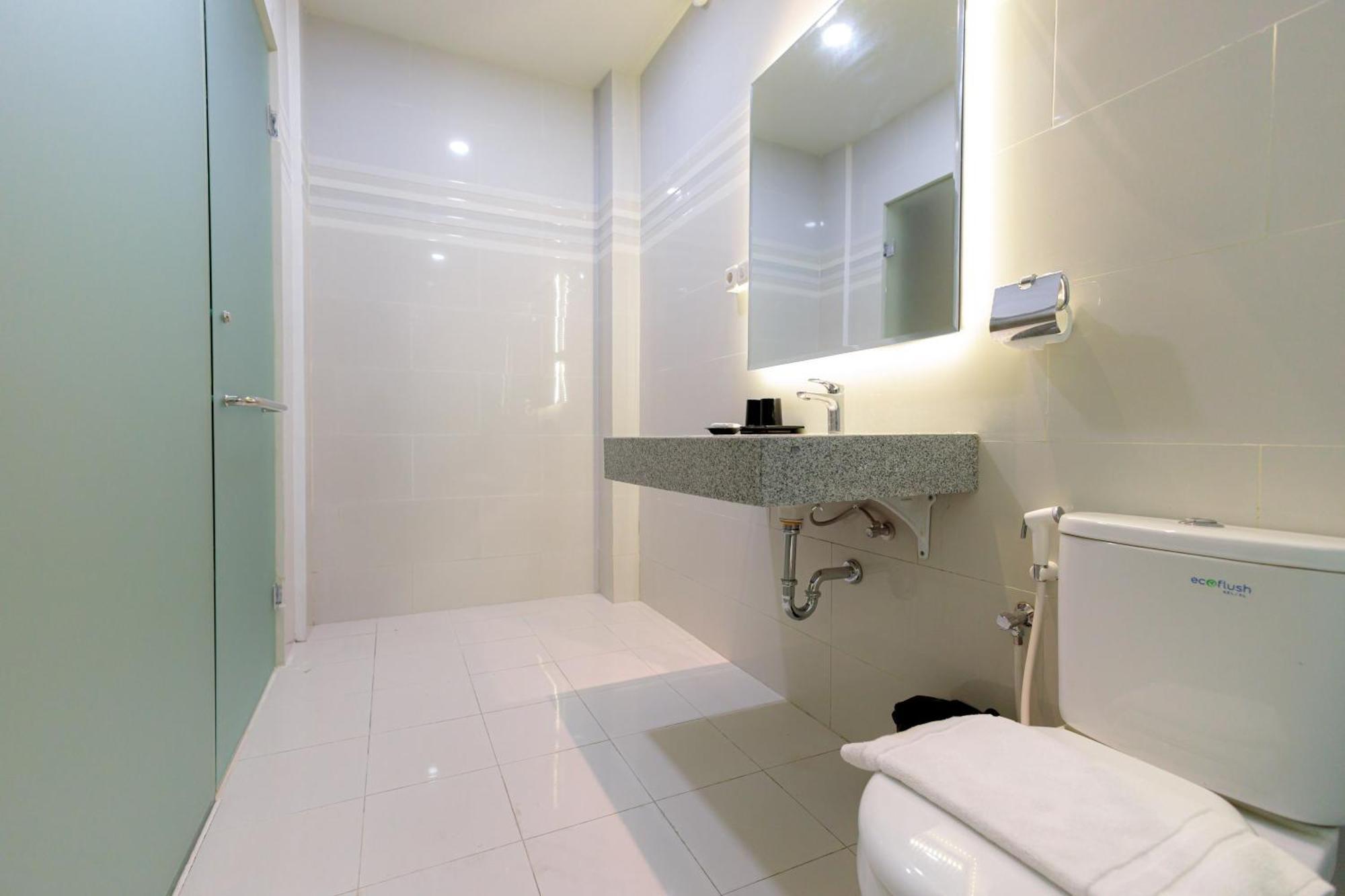 Sans Hotel 88 Andalan Surabaya By Reddoorz Exterior foto